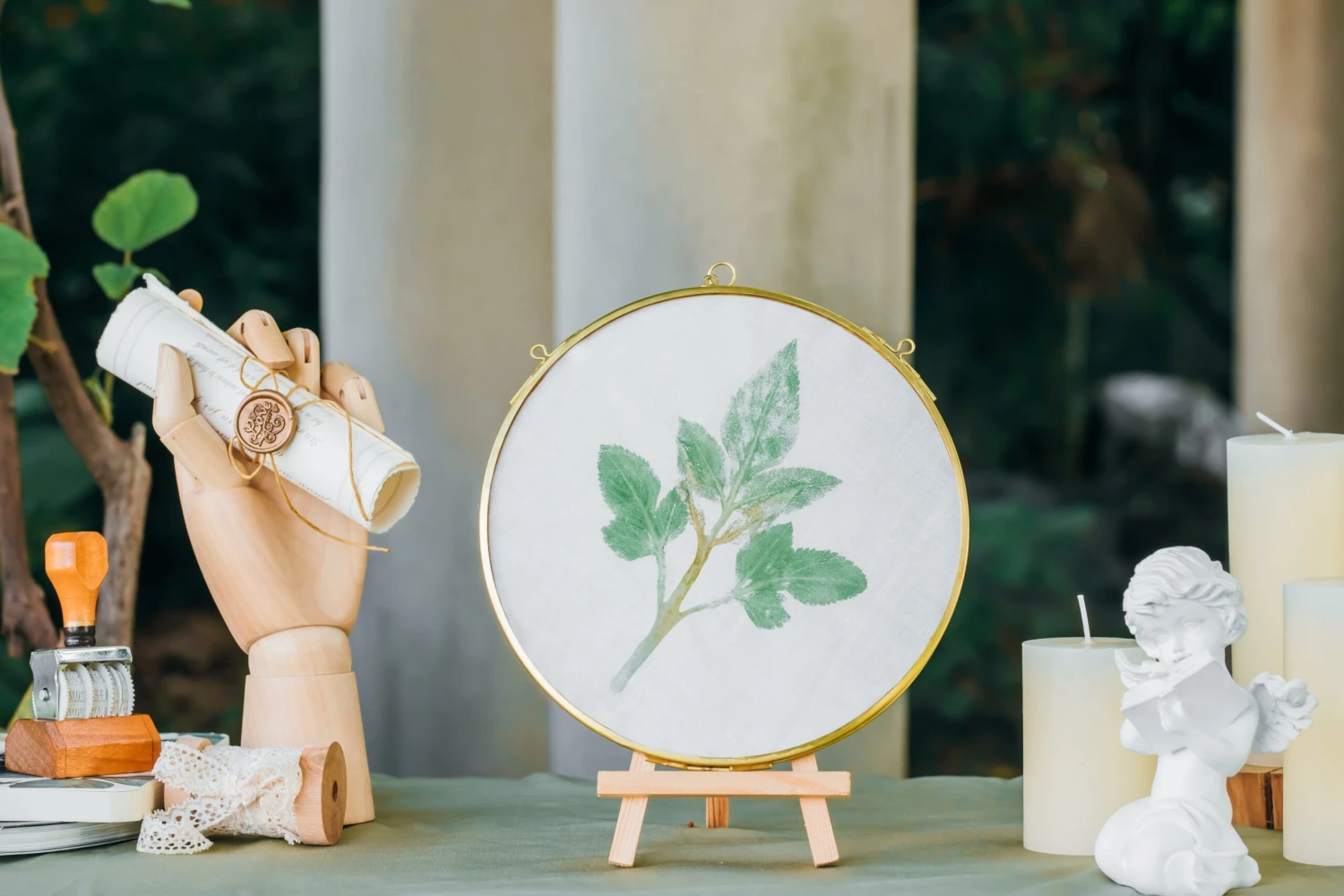 NCYP Wall Hanging Round 8" 10" 12" Herbarium Brass Glass Frame For Pressed Flowers, Poster, Double Glass, Floating Frame 6 NCYP Wall Hanging Round 8" 10" 12" Herbarium Brass Glass Frame For Pressed Flowers, Poster, Double Glass, Floating Frame - Image 4